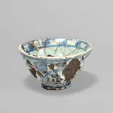 Kashu Minpei, Chawan“ Teeschale. 19. Jahrhundert, Minpei-Ware; sometsukeähnliche Bemalung mit Kintsugi-Reparatur auf Steinzeugton. 7,5 cm; Ø 13 cm (3 in.; Ø 5 ⅛ in.)