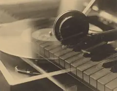 Jaroslav Kysela, Ohne Titel (Grammophon und Klavier), 1936, Vintage. Silbergelatineabzug