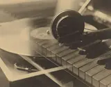 Jaroslav Kysela, Ohne Titel (Grammophon und Klavier), 1936, Vintage. Silbergelatineabzug