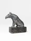 August Gaul, Tapir, 1915, Silber, auf Marmorsockel montiert. Höhe: 7,5 cm (3 in.)
