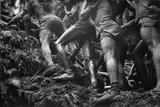 Goldminen, Serra Pelada, Brasilien by Sebastião Salgado, 1986, Späterer Silbergelatineabzug, sold Nov 2008