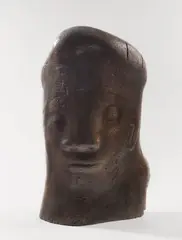 Walter Kampmann, Frauenkopf, Um 1925, Bronze mit dunkelbrauner Patina. Höhe: 44 cm (17 ⅜ in.)