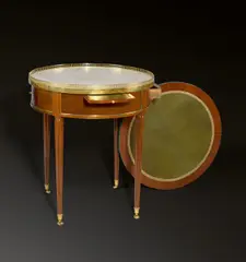 Paris, Mahagoni massiv und furniert auf Eiche und Buche; Marmorplatte; Bronzegalerie durchbrochen und feuervergoldet; Spielplatte mit Leder und Filz bezogen, 71 cm; Ø 64,5 cm (28 in.; Ø 25 ⅜ in.)