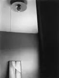 Dorothy Norman, An American Place – O’Keeffe Painting VI with Light Bulb, Um 1936, Vintage. Silbergelatineabzug
