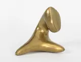 Jean Arp, Homme vue par une fleur, 1958, Bronze mit goldfarbener Patina. Höhe: 10 cm (3 ⅞ in.)