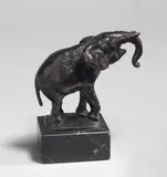 August Gaul, Trompetender Elefant, 1915, Bronze mit dunkelbrauner Patina, auf Marmorsockel montiert