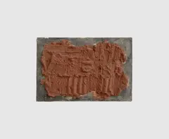 Hermann Glöckner, Rostbraune Farbmörtelreste auf grauer Pappe, 1962, Farbmörtel und Tempera auf Karton