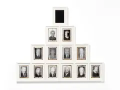 Helmut Stallaerts, Last Supper, 2010, Öl auf Porzellan (Grabplatten), Holz, Glas