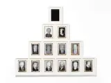 Helmut Stallaerts, Last Supper, 2010, Öl auf Porzellan (Grabplatten), Holz, Glas