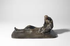 Liegendes Paar by Bernhard Hoetger, Um 1901, Bronze mit brauner Patina, auf Holzsockel montiert, sold Jul 2021