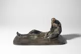 Bernhard Hoetger, Liegendes Paar, Um 1901, Bronze mit brauner Patina, auf Holzsockel montiert
