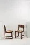 Erich Dieckmann, Paar „Typenstühle“ mit geteilter Rückenlehne, 1926, Eiche, gebeizt; Rohrgeflecht – Hersteller: Staatliche Bauhochschule Weimar