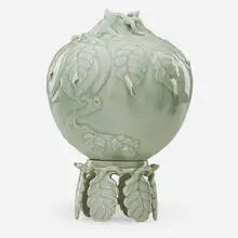 Cliff Lee, Fine carved celadon vase