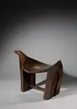 Kokosschaber. Anfang des 20. Jahrhunderts by Mikronesien, Holz (wohl Calophyllum), gleichmäßige dunkelbraune Patina, sold Nov 2017