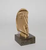 Jeanne Mammen, Kleiner Kopf, Um 1945, Bronze, poliert, auf Steinsockel montiert. Höhe (ohne Sockel): 13,5 cm (5 ⅜ in.)