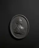 Black Basalt-Relief mit Porträt der Kaiserin Katharina II. von Russland (1729–1796) – Modelleur wohl William Hackwood (um 1757–1839) nach der Krönungsmedaille 1762 Timofei I. Ivanov (1729–1803). by Josiah Wedgwood & Sons Ltd., Um 1773, Schwarze Basaltware, plastisch geformt, sold May 2018