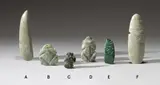 Präkolumbisch, Heller, dunkel geäderter Jadeit, geschnitten, gebohrt, poliert, 5,7 cm (2 ¼ in.)