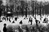 Édouard Boubat, Première neige au Jardin du Luxembourg, Paris, 1955, Silbergelatineabzug, 1980er Jahre