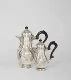 Silber, getrieben, ziseliert; Holz by Berlin, 24,5 cm; 18 cm (9 ⅝ in.; 7 ⅛ in.), sold Jul 2015