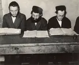 Talmud, Warschau by Roman Vishniac, 1936, Vintage. Silbergelatineabzug, sold Dec 2021