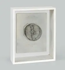 Jürgen Brodwolf, Einsiedler, 1971, Draht, Zinnfigur, Wachs und Öl auf Holz, in Objektkasten