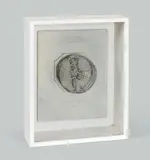 Jürgen Brodwolf, Einsiedler, 1971, Draht, Zinnfigur, Wachs und Öl auf Holz, in Objektkasten