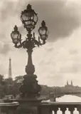 Ilse Bing, Ohne Titel (Paris, Blick vom Pont Alexandre III), 1935, Vintage oder früher Silbergelatineabzug