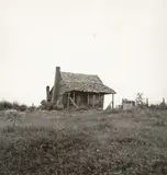 A Mississippi delta cabin – like hundreds more by Dorothea Lange, Um 1936, Vintage. Silbergelatineabzug, sold May 2013
