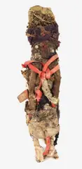 Poupée by Michel Nedjar, Assemblage aus Karton, verschiedenen Stoffen, getrockneten Gräsern, Erde, Kunststoffband, Kordel, Nähgarn, Papier und Ni, sold May 2011