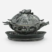 Lidded vessel by David Regan, sold Sep 2018
