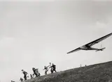 Paul Wolff, Ohne Titel (Start zum Segelfliegen), 1933, Vintage. Silbergelatineabzug