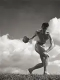 Glenn Morris“ (Diskuswerfer) by Leni Riefenstahl, 1936, Silbergelatineabzug, um 2000, sold May 2011