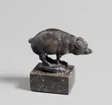 Schwein, Petschaft by August Gaul, Um 1914, Bronze, mit dunkelbrauner Patina, auf Marmorsockel montiert. Höhe (mit Sockel): 6,7 cm (2 ⅝ in.), sold Jan 2023