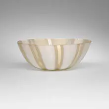 A Canne Pesco bowl by Flavio Poli, c. 1950, internally decorated glass with gold leaf, sold Feb 2024