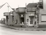 Tata Ronkholz, Krefeld, Lessingstrasse 1, aus der Serie „Trinkhallen“, 1977–1984, 1978, Vintage. Silbergelatineabzug