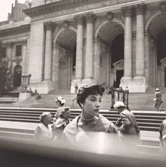 Vivian Maier, New York Public Library, New York, Um 1952, Posthumer Silbergelatineabzug des Nachlasses, 2011