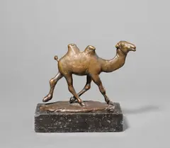 Kamel by August Gaul, 1915, Bronze, mit goldbrauner Patina. Höhe (ohne Sockel): 7,5 cm (3 in.), sold May 2022