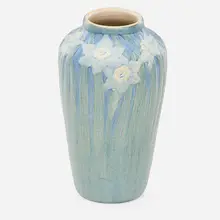 Transitional vase by Anna Frances Simpson for Newcomb College Pottery, sold Sep 2018
