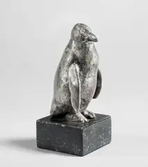 Stehender Pinguin by August Gaul, 1915, Silber, auf Marmorsockel montiert, sold Dec 2023