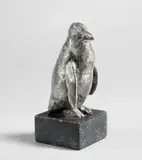 Stehender Pinguin by August Gaul, 1915, Silber, auf Marmorsockel montiert, sold Dec 2023