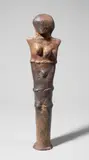 Lothar Fischer, Kleine weibliche Figur, 1981, Eisen, mit brauner Patina. Höhe: 31,5 cm (12 ⅜ in.)