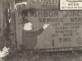Walker Evans, Neighbour Jones Service Station Billboard, 1936, Vintage. Silbergelatineabzug