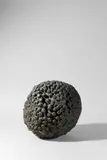 Ohne Titel by Jochen Hiltmann, 1961, Bronze, mit schwarzer Patina. Höhe: 34 cm (13 ⅜ in.), sold Jun 2019