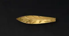 Emil Lettré, Brosche in Form eines Lorbeerblatts, Um 1930, 333/- Gelbgold (8 kt), getrieben, ziseliert