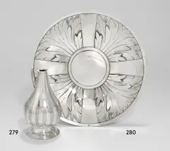 Emil Lettré, Gebäckteller, Um 1930, Silber, getrieben, ziseliert. Ø 25,6 cm (10 ⅛ in.)