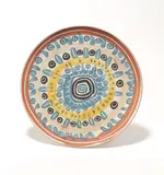Motif spiralé by Pablo Picasso, 1957, Weißer Ton mit Engobenbemalung und Messergravur. Durchmesser: 24,2 cm (9 ½ in.); ceramic, Madoura edition, sold Jul 2025