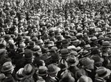 Paul Wolff, Ohne Titel (Frankfurt am Main: Hüte im Waldstadion), Um 1929, Vintage. Silbergelatineabzug