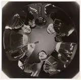 Skatrunde“, aus der Serie „Die Wolkenkamera sieht sich auf der Erde um by Otto Maximilian Umbehr, 1935, Silbergelatineabzug, vermutlich 1950er–Jahre. Agfa-Brovira-Papier, sold Jun 2021