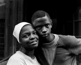 Ohne Titel, aus der Serie „East 100th Street by Bruce Davidson, 1966, Späterer Silbergelatineabzug, sold Nov 2014