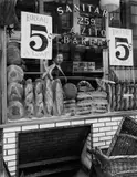 Bread Store, 259 Bleecker Street, Manhattan by Berenice Abbott, 1937, Späterer Silbergelatineabzug, sold May 2014